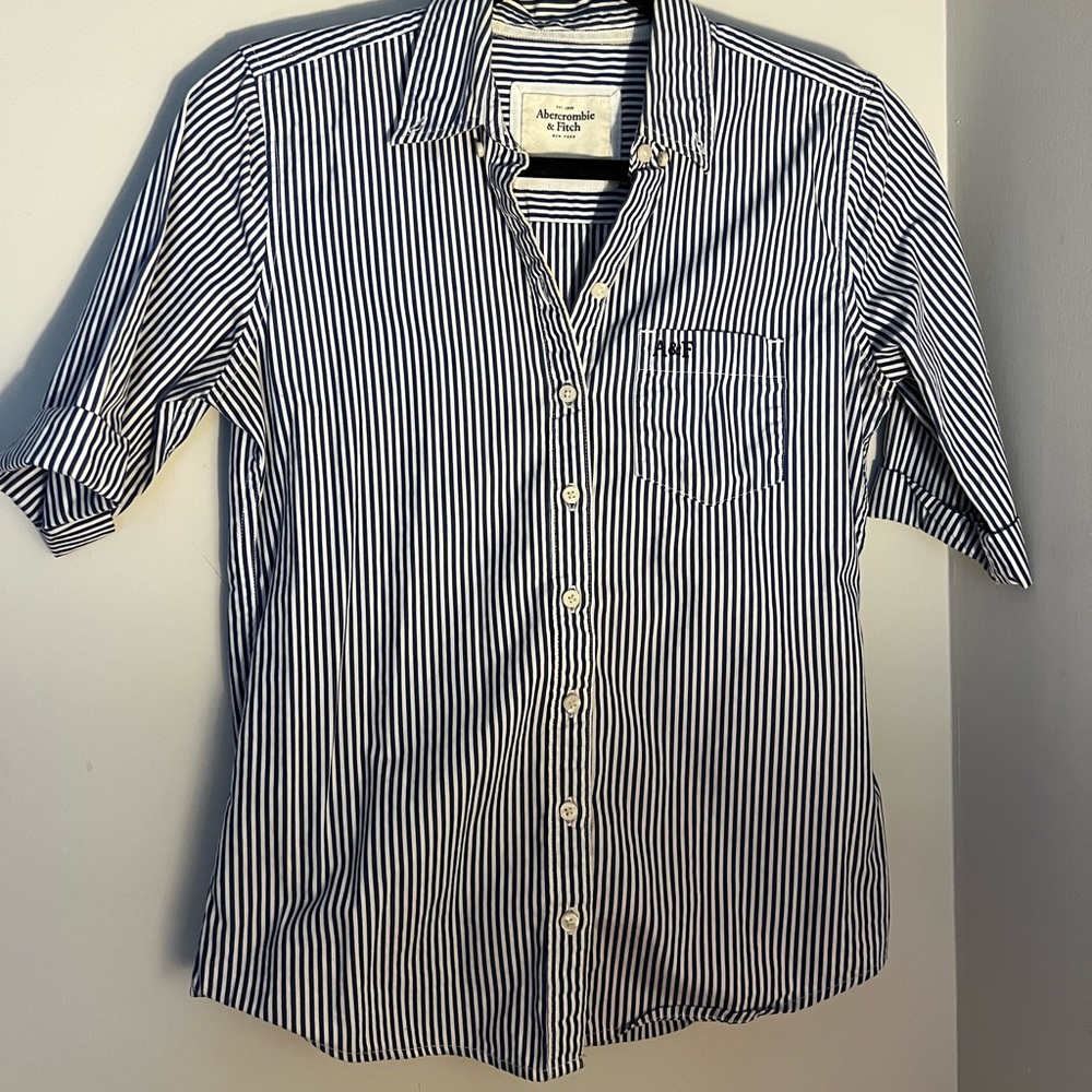 Short sleeve button down